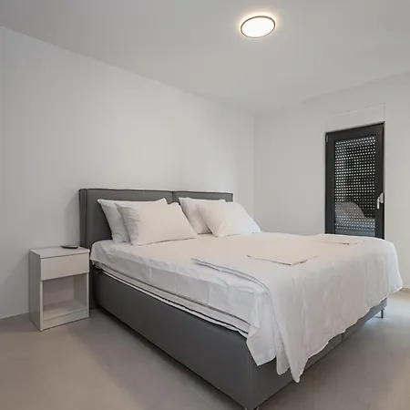 Blue Horizon Apartment *