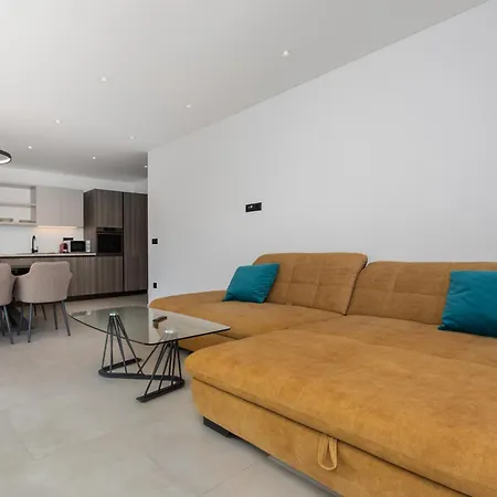 Blue Horizon Apartment *