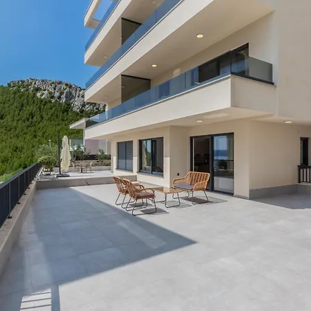 Blue Horizon Apartment *