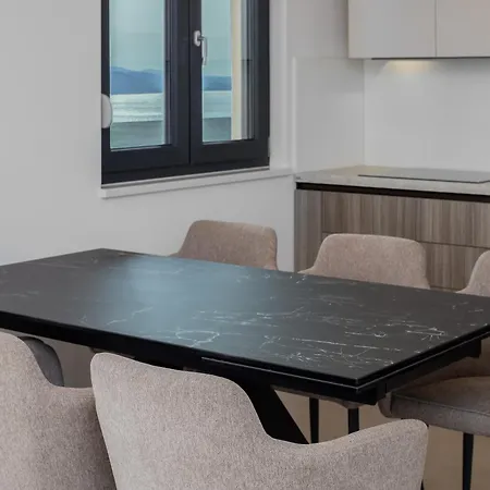 Blue Horizon מאקרסקה