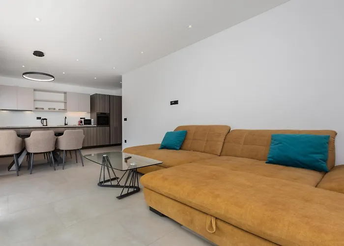 Blue Horizon Apartment *